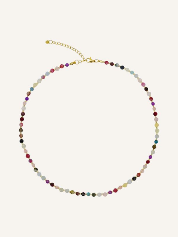 Eine bunte Edelstein-Halskette im Hippie-Boho-Chic. Wasserfest aus goldenem Edelstahl und perfekt zu kombinieren im Layering 