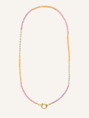 Lange bunte Perlenkette im Ibiza-Boho-Stil aus den Pastellfarben Violett, Orange, Pistazie und Rosa mit goldenen Akzenten