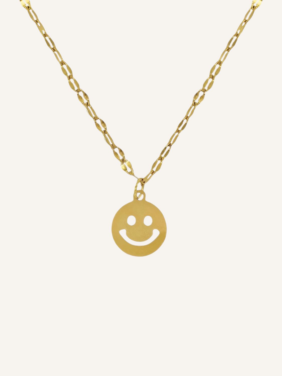 Zarte goldene Halskette mit hübschen Smiley-Anhänger. Perfektes Gute-Laune-Schmuckstück und Layering It-Piece