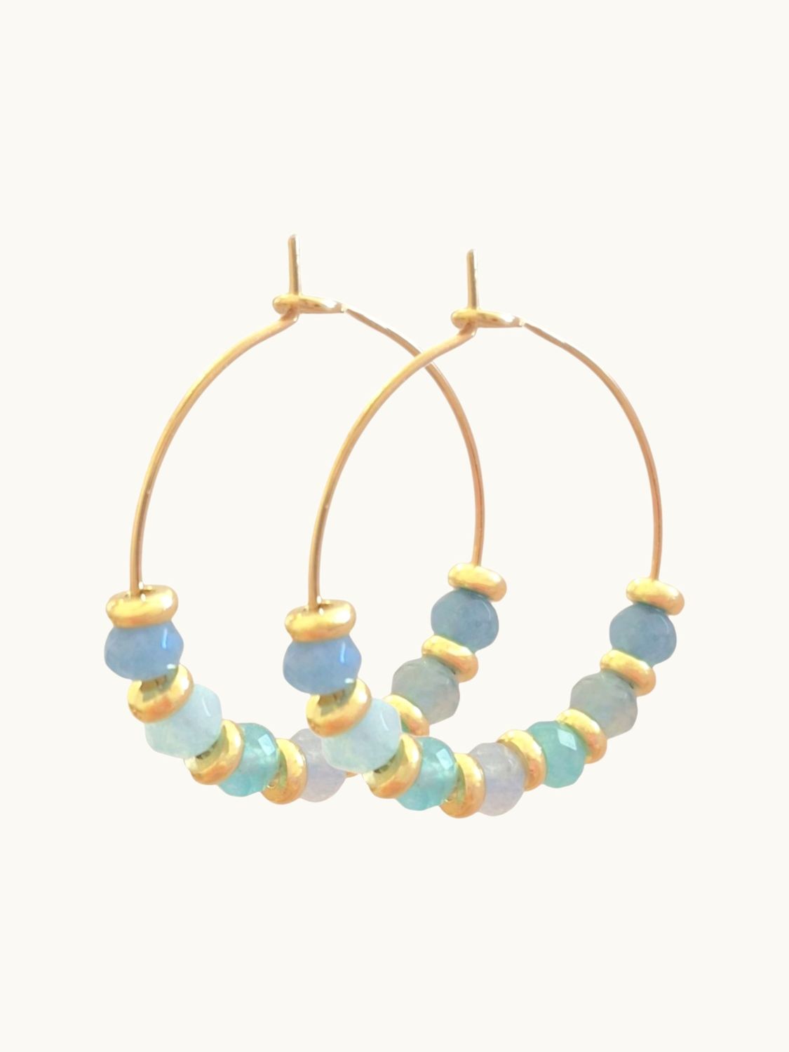 Bunte Creolen Perlen in Blau- und Türkistönen. Leicht, hypoallergen & handgemacht - Bunter Schmuck