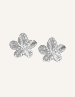 Große Blumenohrringe als Ohrstecker aus silbernem Edelstahl. Auffälliger Ohrschmuck, der jedes Outfit aufwertet