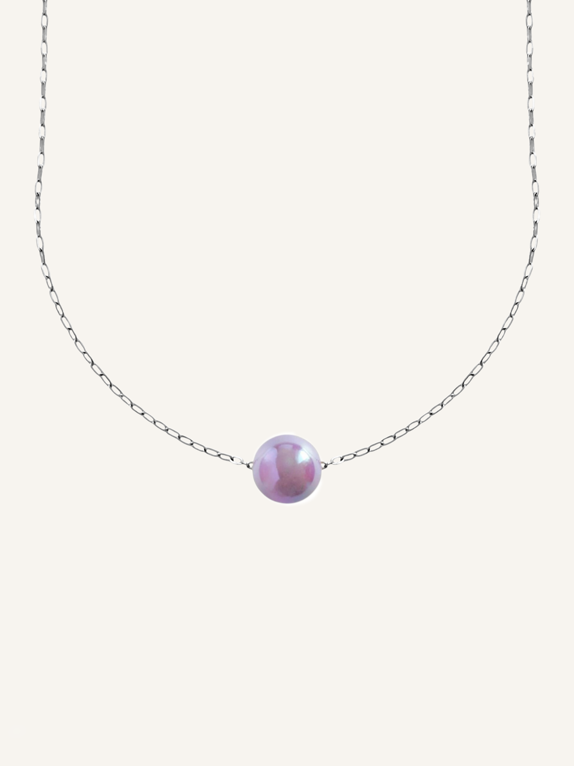 Handgemachte bunte Statement-Kette aus silberner Halskette & dicker lila Perle. Ausdrucksstarker Schmuck für kreative Seelen