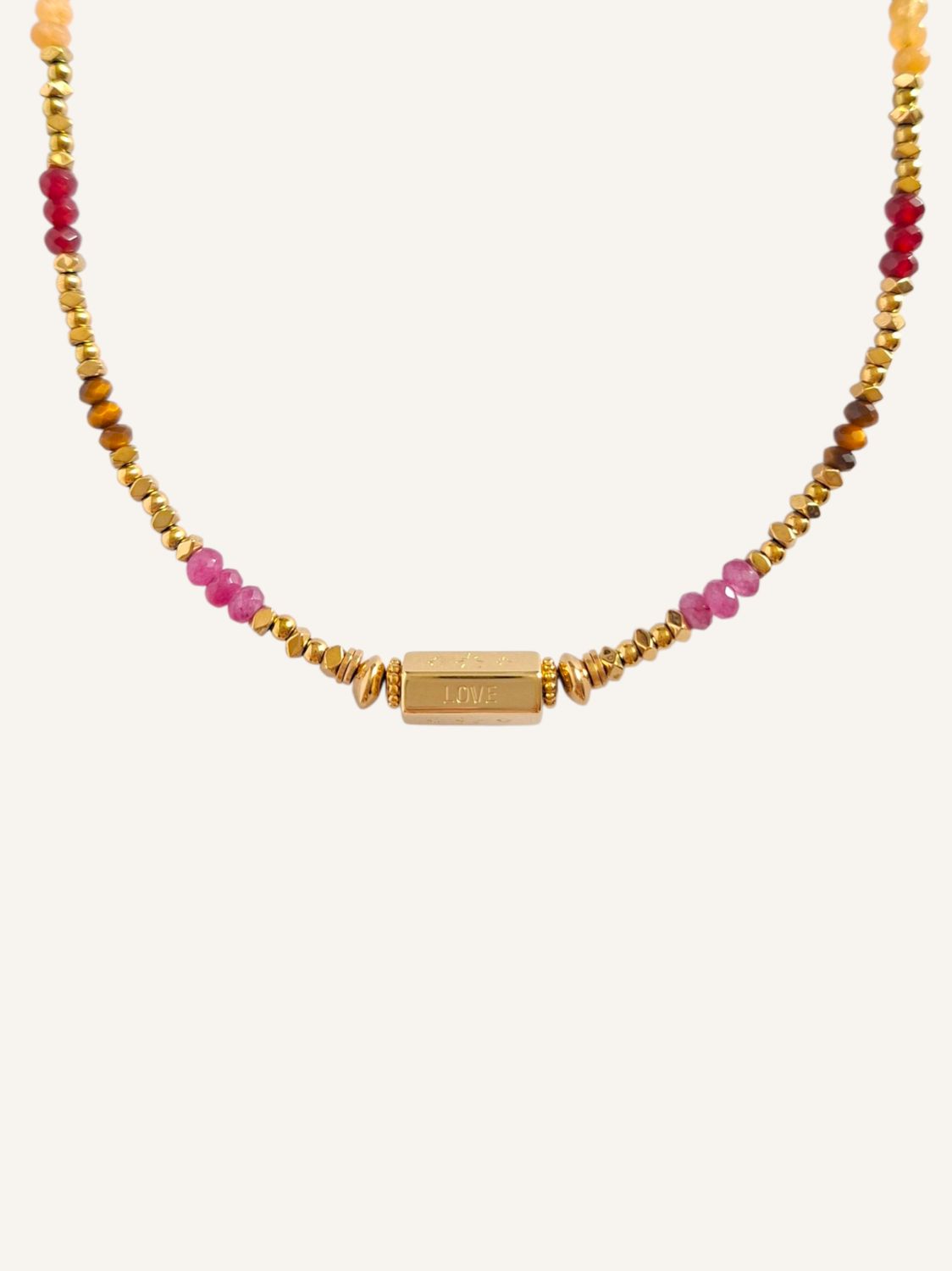 Handgefertigte Halskette AMARA aus Edelsteinmix & goldenem Edelstahl. Unikatschmuck in Kleinst-Serie. Tolles Geschenk