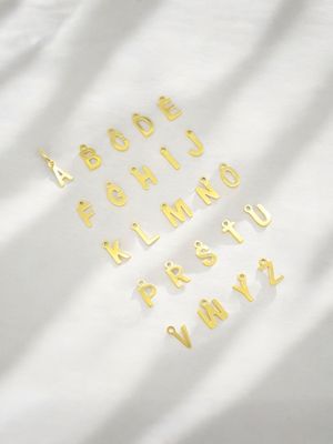 Anhänger Buchstabe Initial Gold Edelstahl - Bunter Schmuck Kleine Buchstaben-Anhänger aus goldenem Edelstahl. Perfekt für Initial-Schmuck, Partner-Kette, Initial-Armband, Initial-Kette