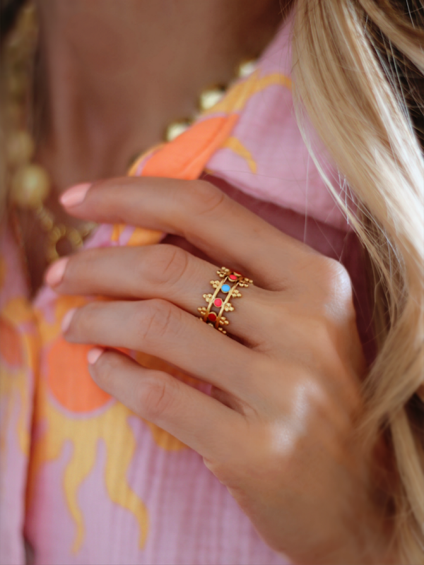 Ornament verzierter, goldener Edelstahlring DALA mit mehrfarbigen Akzenten zweireihig  - Bunter Schmuck