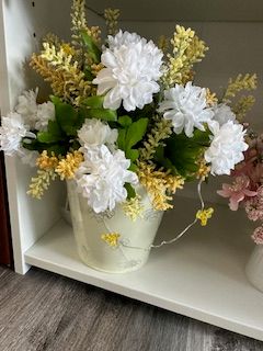 JC Bee Center Piece
