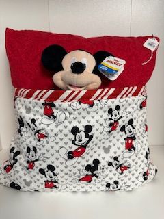 GG Children&#39;s Reading Pillow Mickey