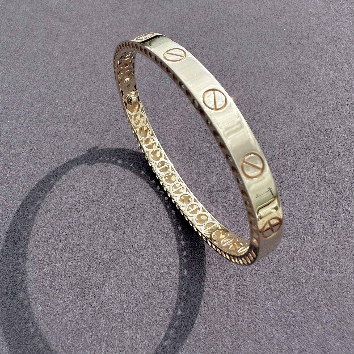Brazalete tipo Love