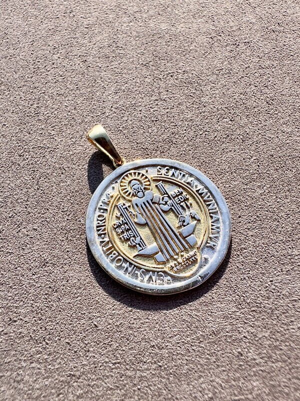 Dije de San Benito en Oro Italiano 10k – 3.4cm de Alto