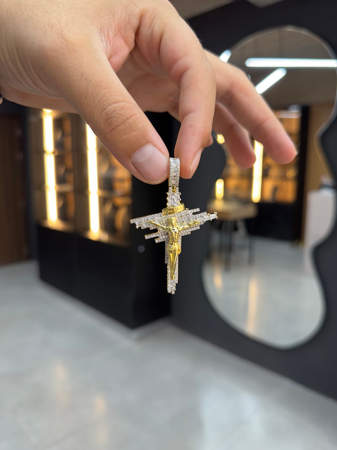 Cruz diamantada con Jesus