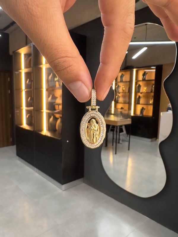 Dije Virgen María en Plata 925 con Baño de Oro 14k