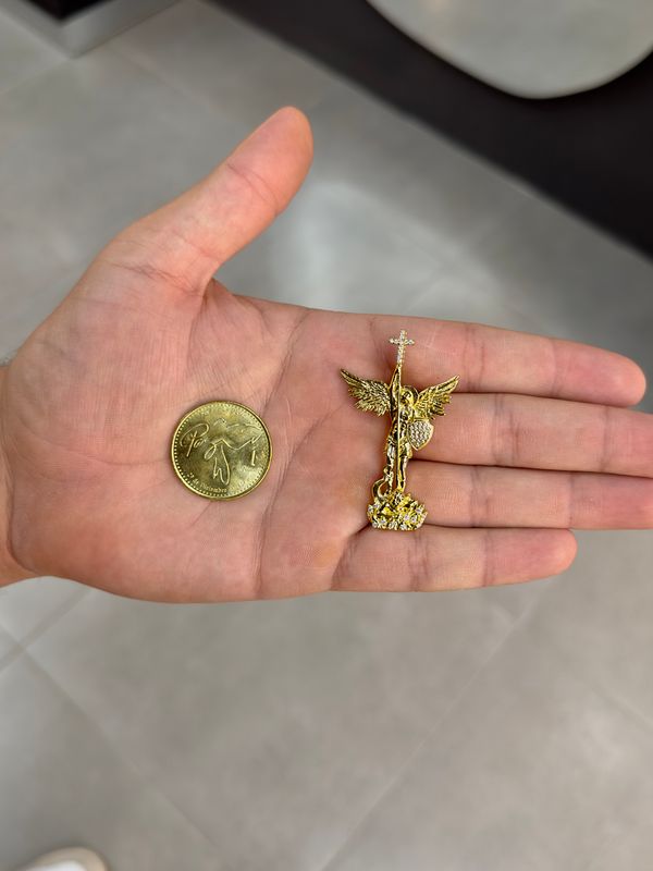 Dije San Miguel Arcángel en Plata 925 con Moissanita y Baño de Oro 14k