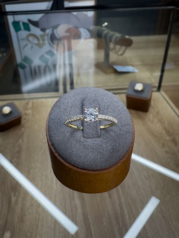 Anillo de Compromiso Con Circonita Redonda  #8