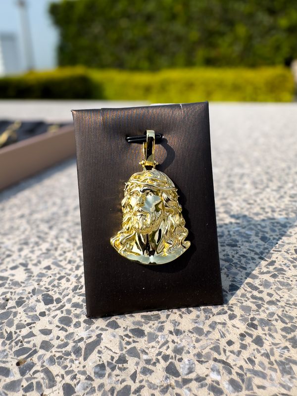 Dije Rostro de Jesús Full Dorado en Plata 925 con Baño de Oro 14k