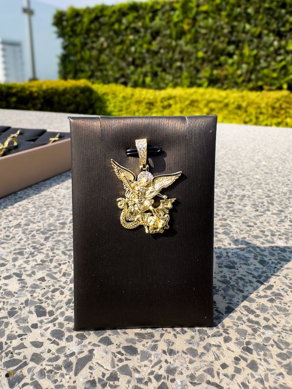 Dije San Miguel Arcángel en Plata 925 con Baño de Oro 14k