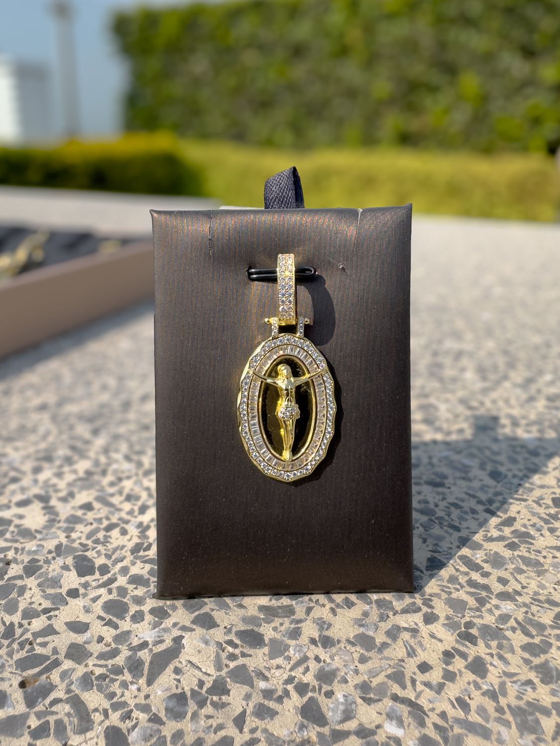 Dije de Jesús en Plata 925 con Baño de Oro 14k – Fe y Elegancia