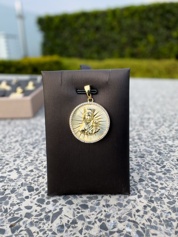 Medalla Virgen del Perpetuo Socorro en Plata 925 con Baño de Oro 14k