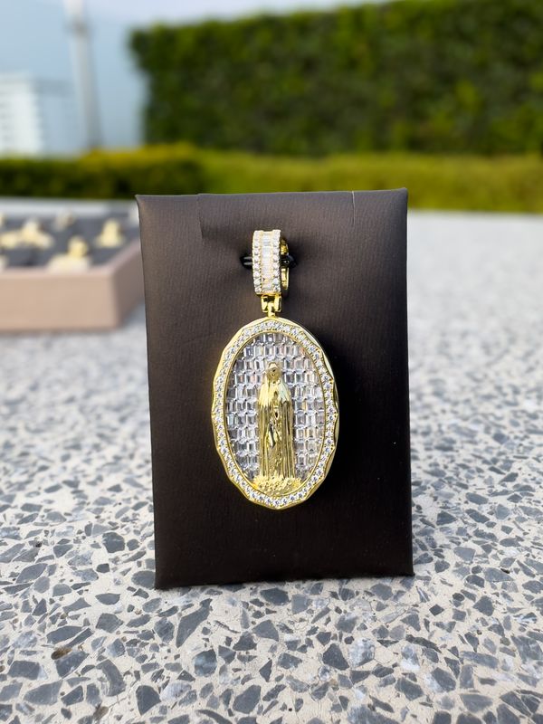 Medalla Virgen de Fátima en Plata Italiana 925 con Baño de Oro 14k