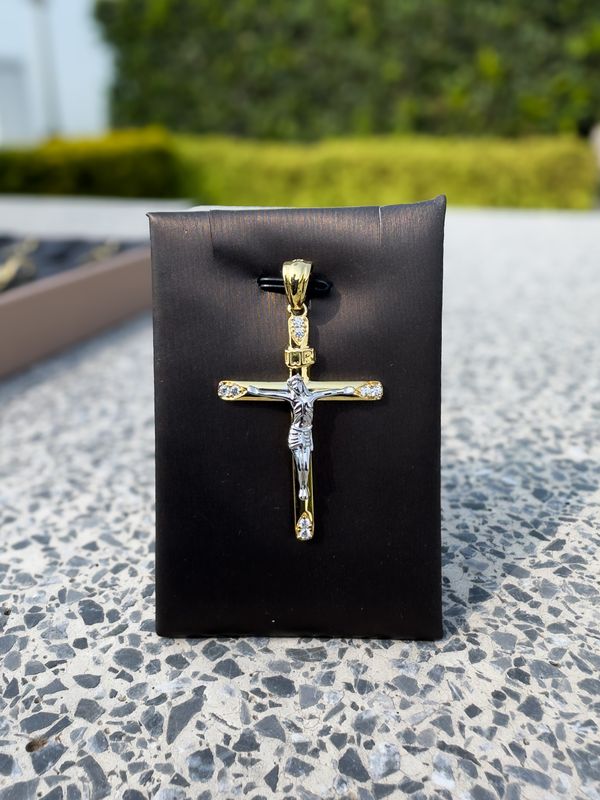 Dije Cruz con Jesús Blanco en Plata 925 con Baño de Oro 14k