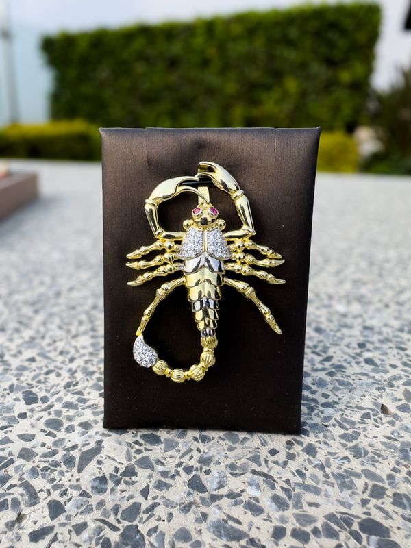Dije de Alacrán en Plata Italiana 925 con Baño de Oro 14k