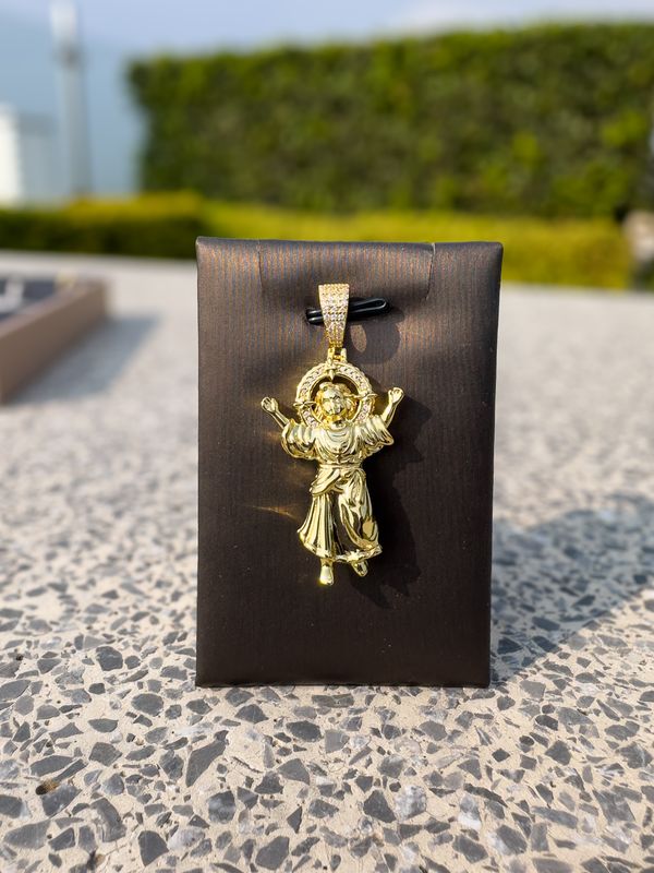 Dije Niño Jesús en Plata 925 con Moissanita y Baño de Oro 14k