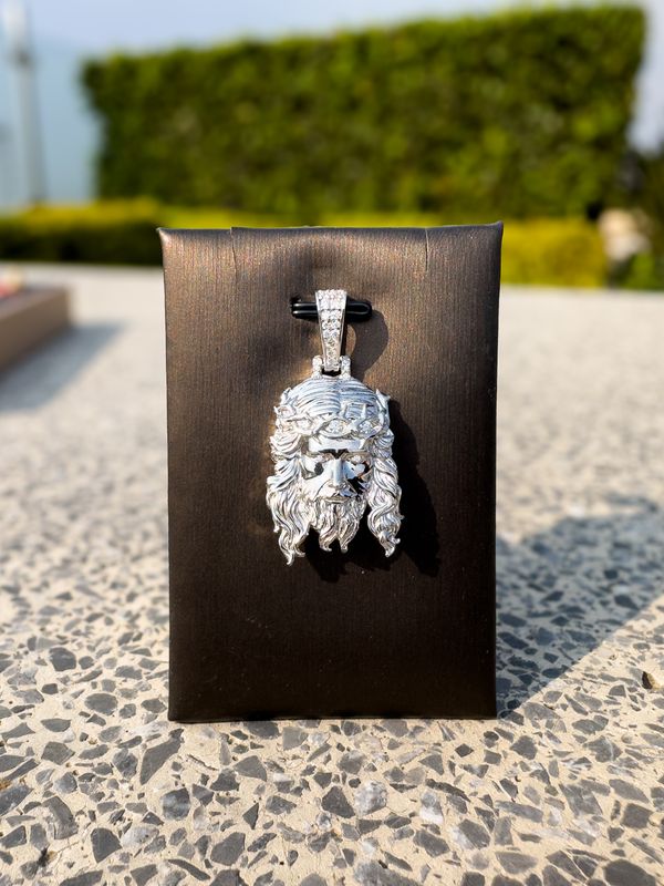 Dije Rostro de Jesús Diamantado en Plata 925 con Baño de Oro 14k
