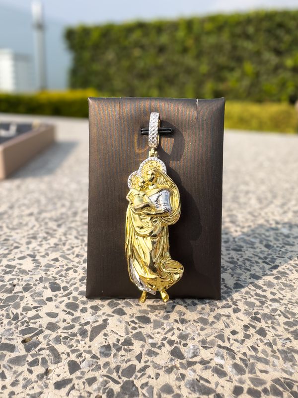 Virgen Maria Moissanita