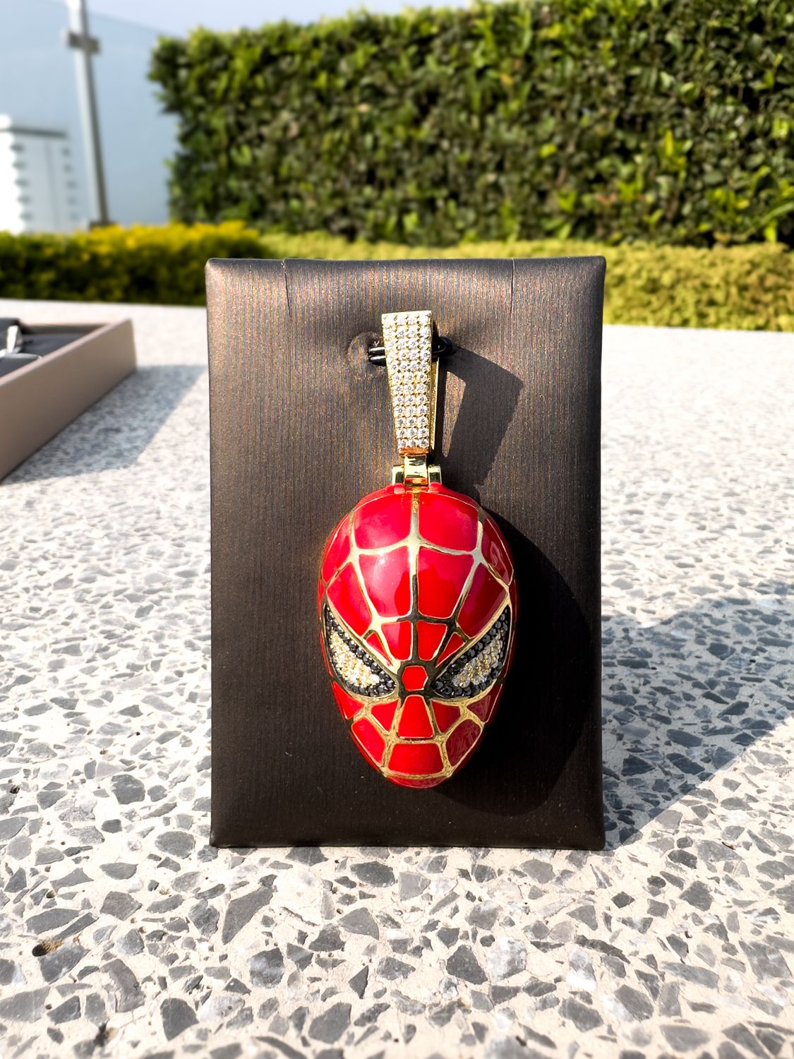 Dije Spiderman en Plata 925 con Moissanita y Baño de Oro 14k