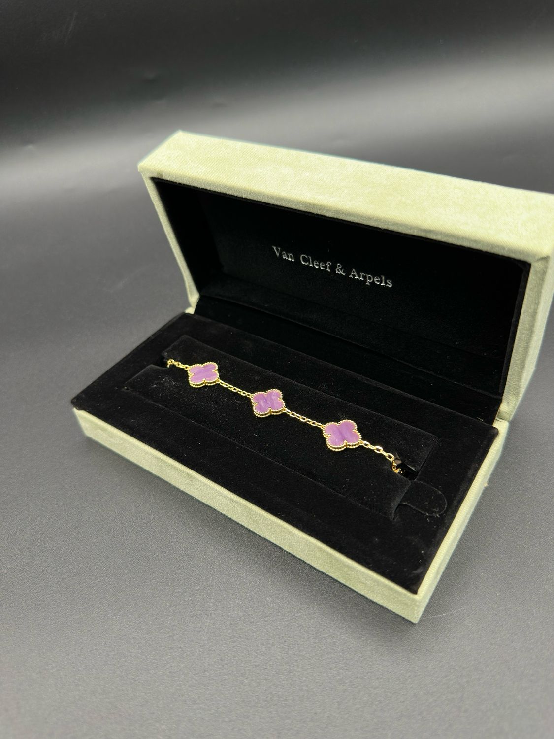 Pulsera Estilo Van Cleef Morada en Plata 925 con Baño de Oro 18k – 18cm
