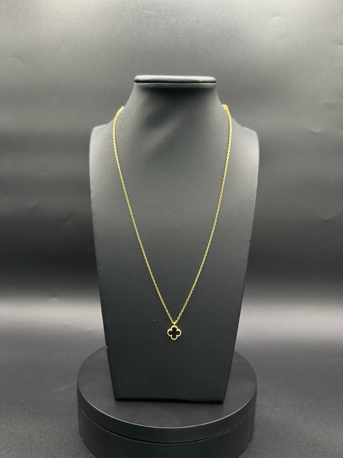 ⚫ Cadena Trébol Negro – Estilo Van Cleef en Plata 925 con Baño de Oro 14k (9mm / 45cm)
