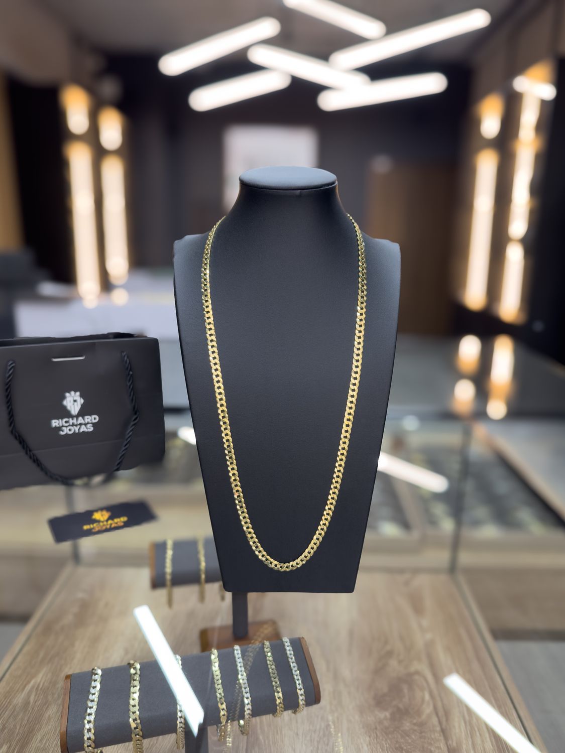 Cadena Cubana Sólida en Oro 10k – 6mm / 65.5cm