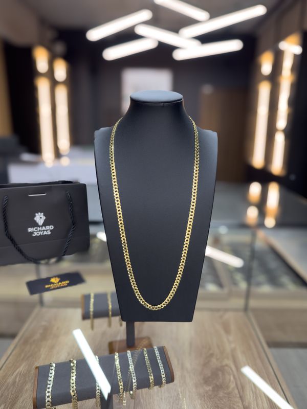 Cadena Cubana Sólida en Oro 10k – 6mm / 65.5cm