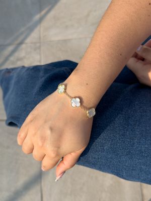Pulsera Van Cleef con Trébol de Nácar en Oro 10k – 14mm / 18cm