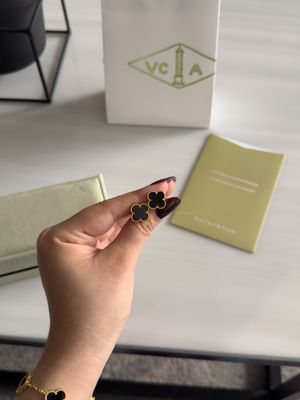 Aretes Trébol Negro – Estilo Van Cleef en Plata 925 con Baño de Oro 18k (15mm)