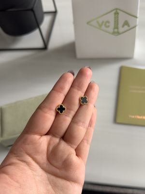 Aretes Trébol Negro – Estilo Van Cleef en Plata 925 con Baño de Oro 18k (9mm)