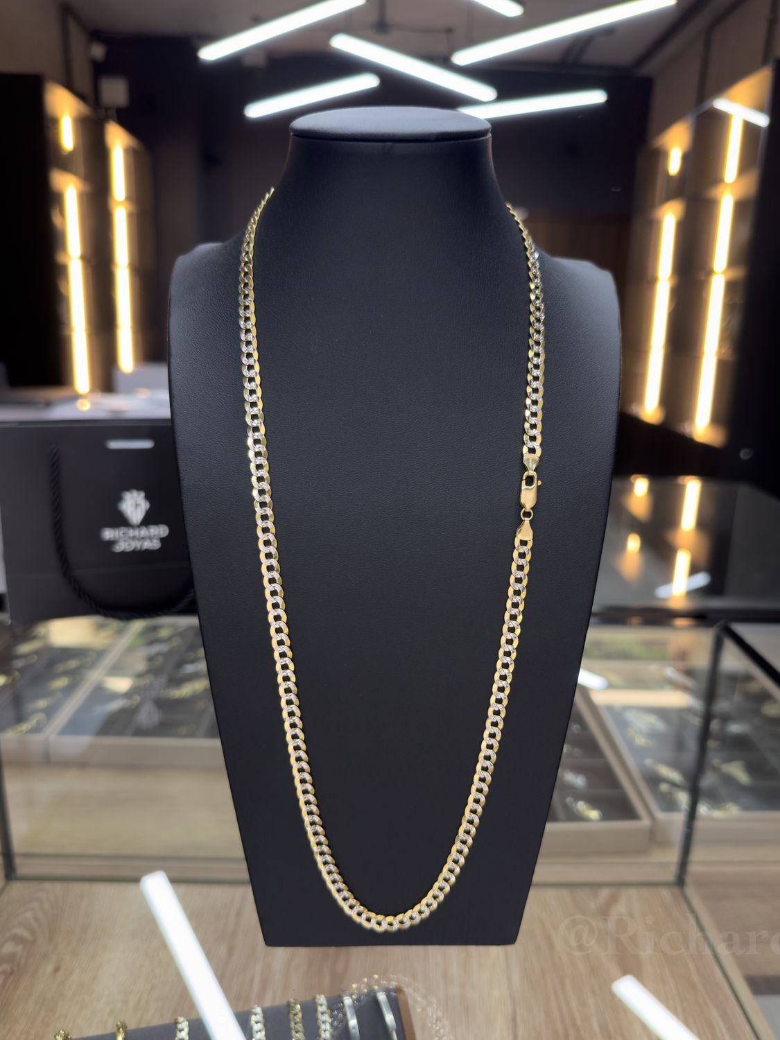 Cadena Cubana Martillada Sólida en Oro 10k – 6mm / 65cm