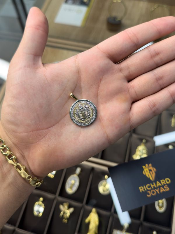 Dije de San Benito en Oro Italiano 10k – 3.4cm de Alto