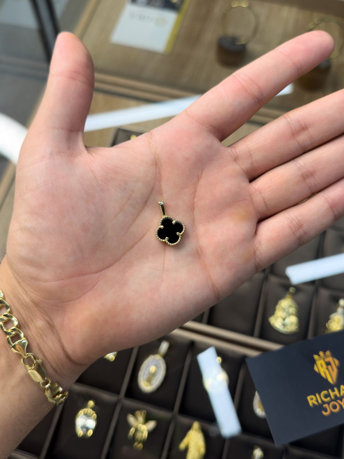 Dije Trébol Negro Estilo Van Cleef en Oro Italiano 10k – 2.2cm de Alto