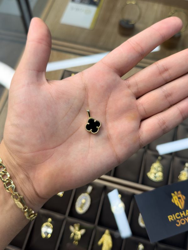 Dije Trébol Negro Estilo Van Cleef en Oro Italiano 10k – 2.2cm de Alto