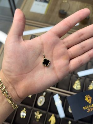 Dije Trébol Negro Estilo Van Cleef en Oro Italiano 10k – 2.2cm de Alto