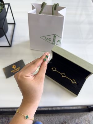 Aretes Estilo Van Cleef &amp; Arpels en Plata 925 con Baño de Oro 18k – Trébol Verde de 9mm