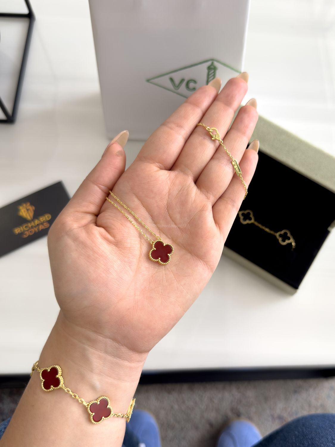 Cadena Trébol Rojo – Estilo Van Cleef en Plata 925 con Baño de Oro 14k (15mm / 45cm)