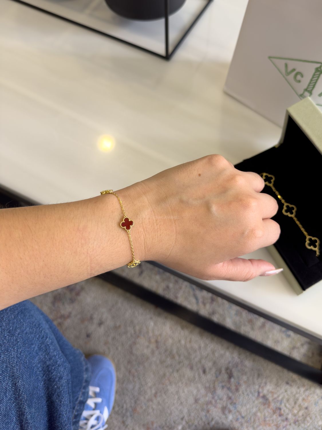 Pulsera Trébol Rojo y Dorado 9mm Estilo Van Cleef en Plata 925 con Baño de Oro 18k – 18cm