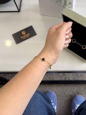 Pulsera Trébol Negra 9mm Estilo Van Cleef en Plata 925 con Baño de Oro 18k – 18cm *NO INCLUYE CAJA*