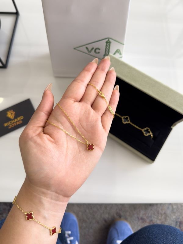 Cadena Trébol Rojo – Estilo Van Cleef en Plata 925 con Baño de Oro 14k (9mm / 45cm)