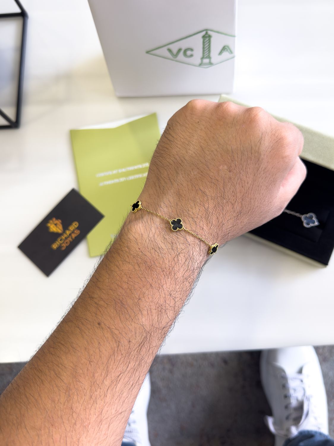 Pulsera Estilo Van Cleef &amp; Arpels en Plata 925 con Baño de Oro 18k – Trébol Negro de 9mm X 21cm