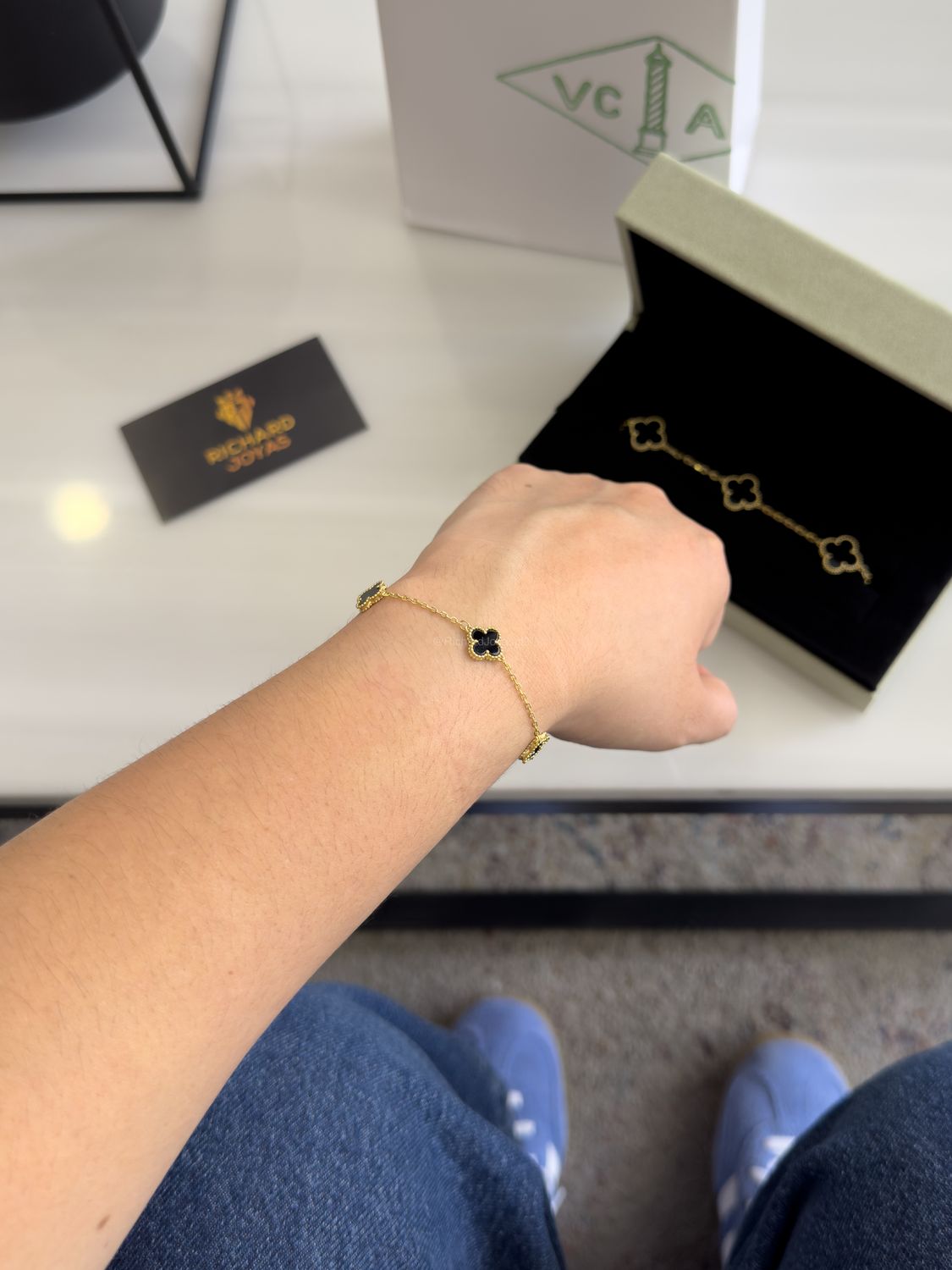 Pulsera Trébol Negra 9mm Estilo Van Cleef en Plata 925 con Baño de Oro 18k – 18cm