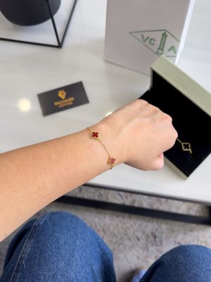 Pulsera Estilo Van Cleef &amp; Arpels en Plata 925 con Baño de Oro 18k – Trébol Rojo de 9mm X 18cm
