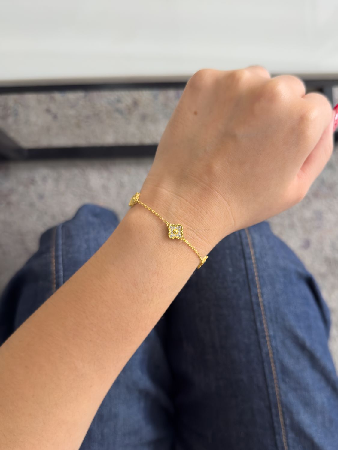 Pulsera Trébol Diamantado Estilo Van Cleef – Plata 925 con Baño de Oro 18k (9mm / 18cm)
