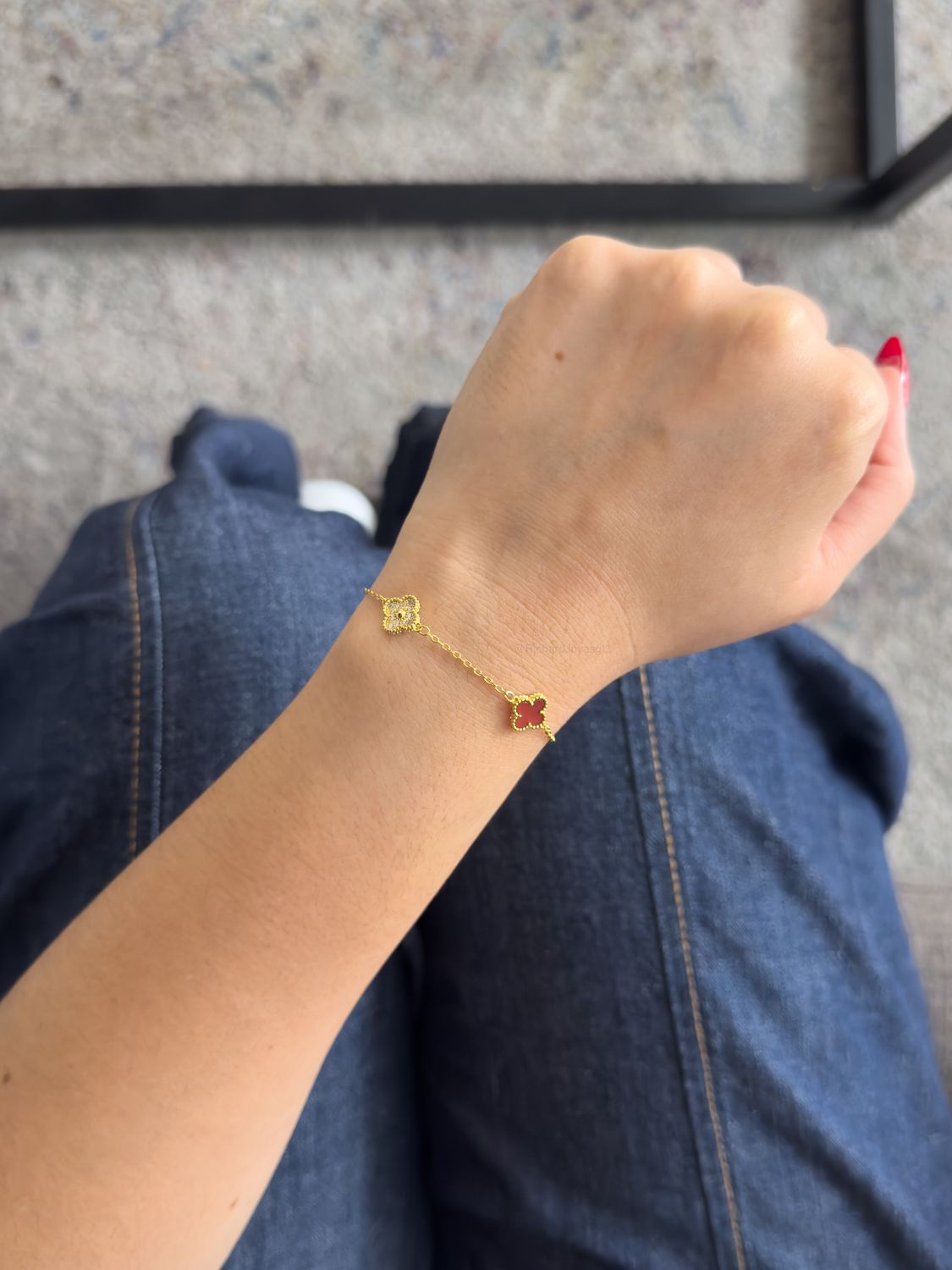 Pulsera Trébol Rojo y Diamantado  9mm Estilo Van Cleef en Plata 925 con Baño de Oro 18k – 18cm *NO INCLUYE CAJA*